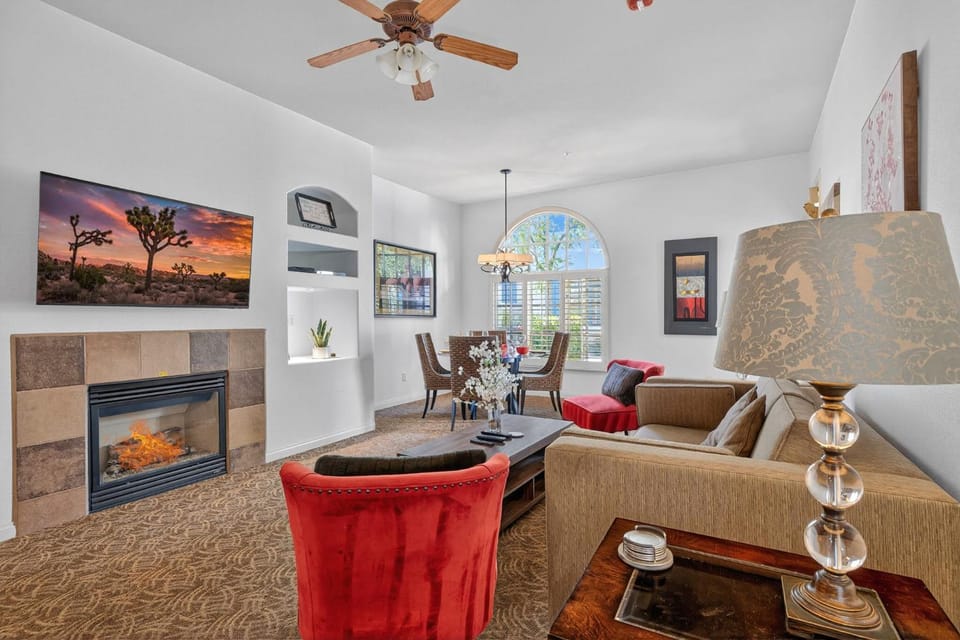 LV110 Secluded Downstairs 1 Bedroom Legacy Villa Apartment in Indian Wells