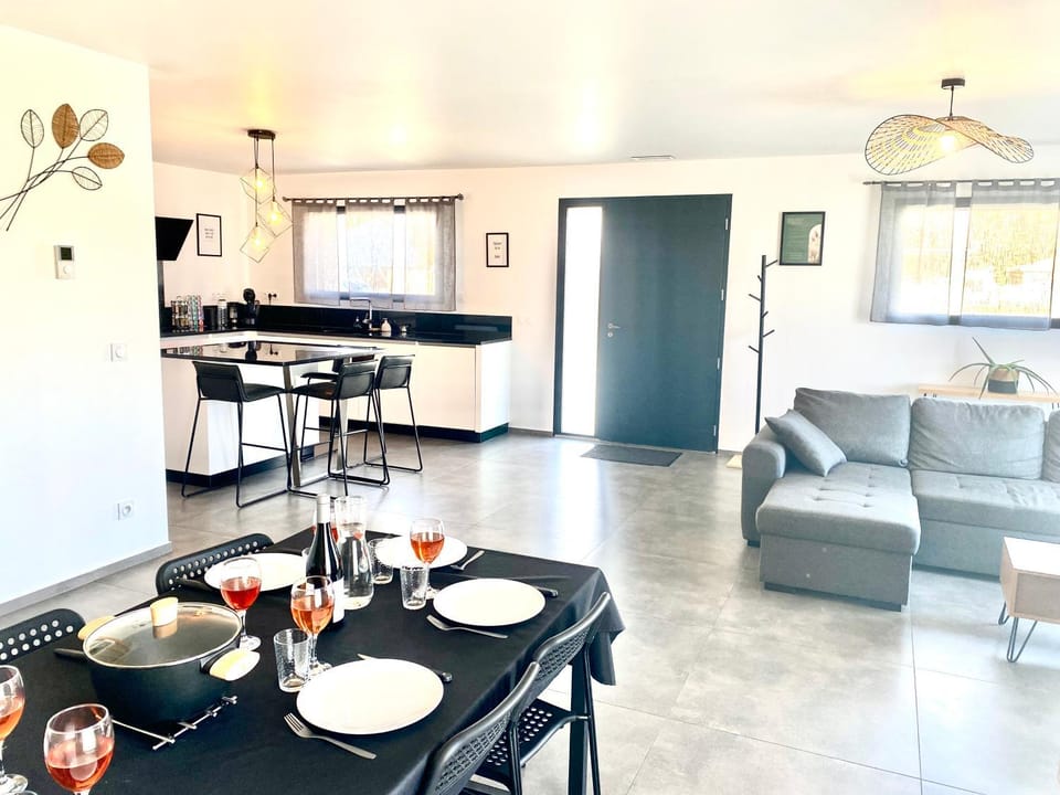 Kitchen or kitchenette, Living room, Dining area