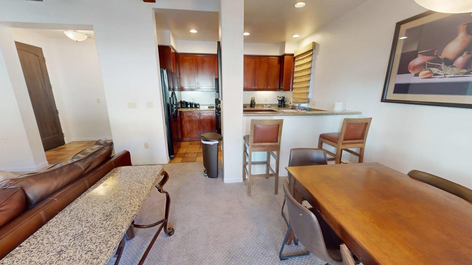 LV214 Convenient Downstairs 2 Bed Legacy Villa Apartment in Indian Wells