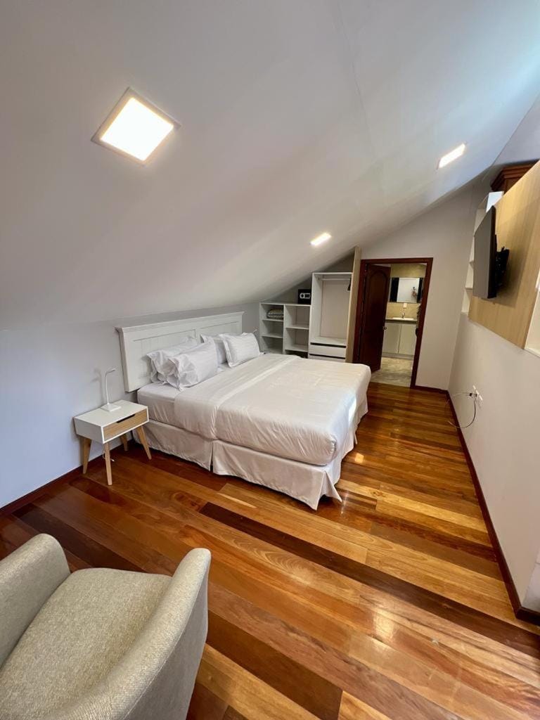 Photo of the whole room, Bedroom