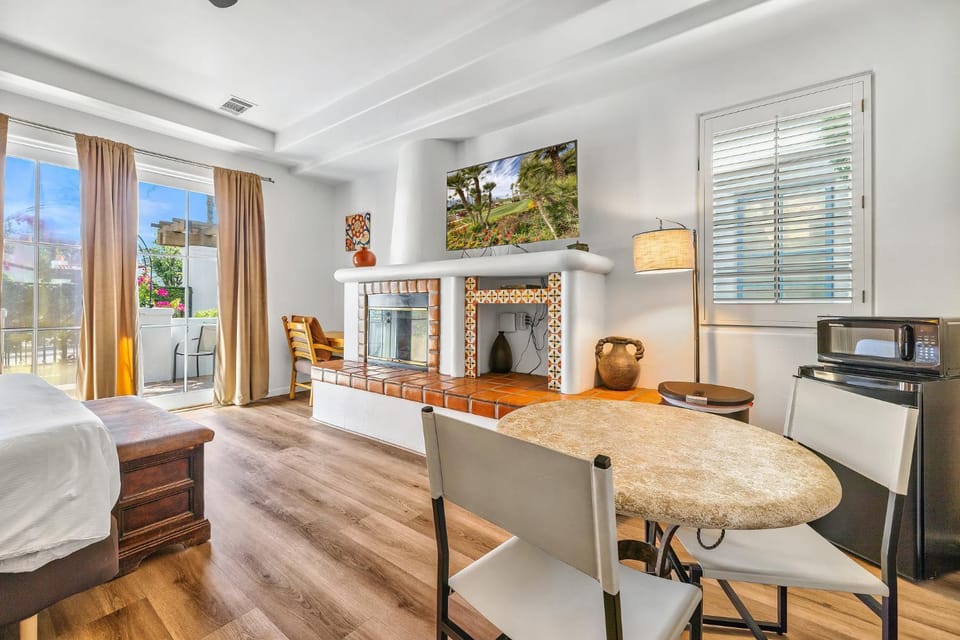SV004 Single Story LQ Resort Studio Spa Villa Apartment in Indian Wells