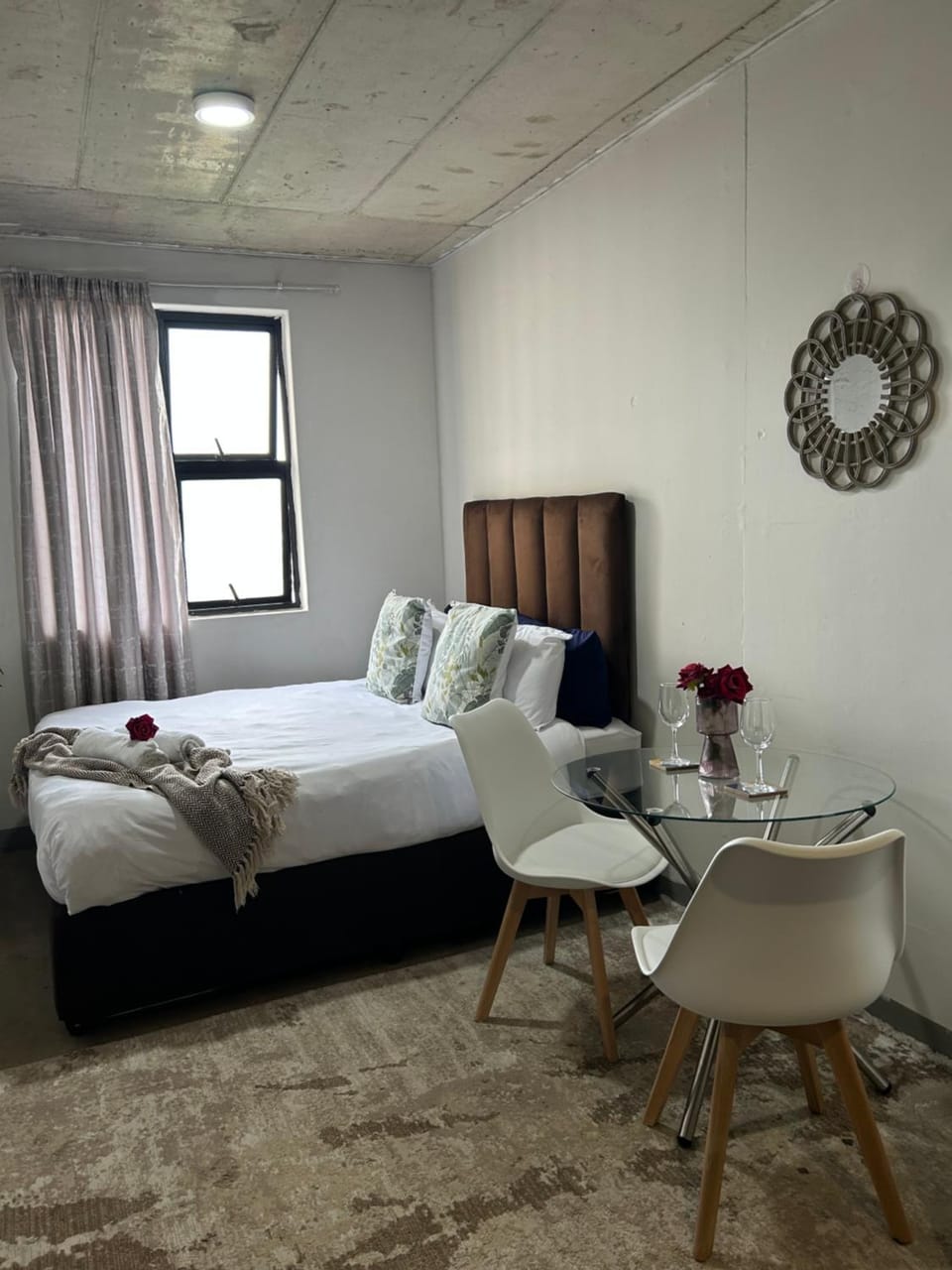 Bed, Seating area, Bedroom