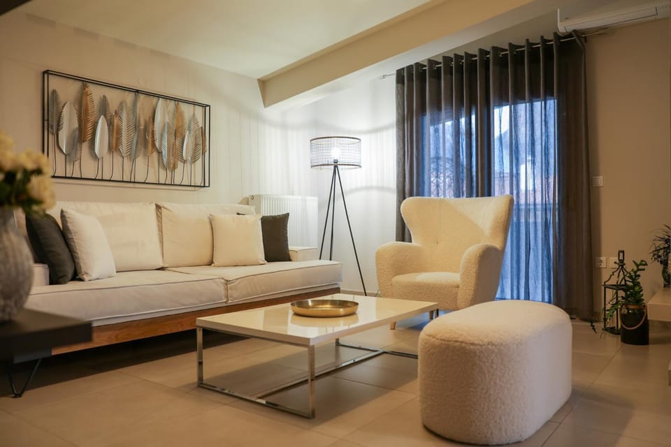 Seating area, Area and facilities, Area and facilities