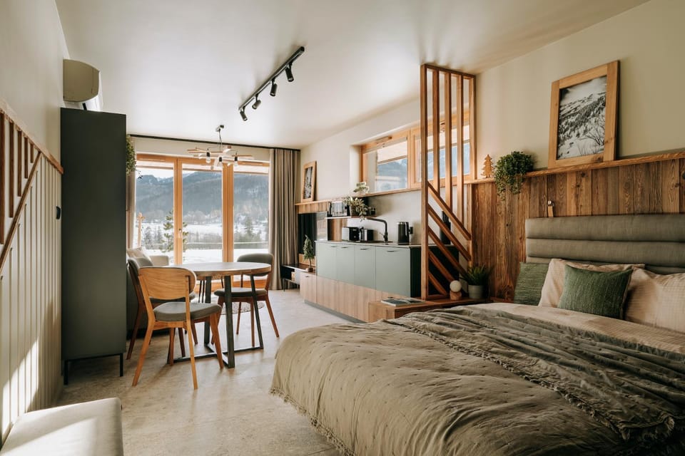 Bed, TV and multimedia, View (from property/room), Kitchen or kitchenette, Living room, Photo of the whole room, Decorative detail, Seating area, Dining area, Bedroom, Mountain view, Area and facilities, air conditioner