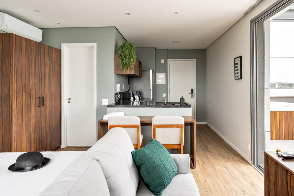 Bed, Coffee/tea facilities, Kitchen or kitchenette, Photo of the whole room, Seating area, Dining area, Bedroom, Area and facilities, wardrobe