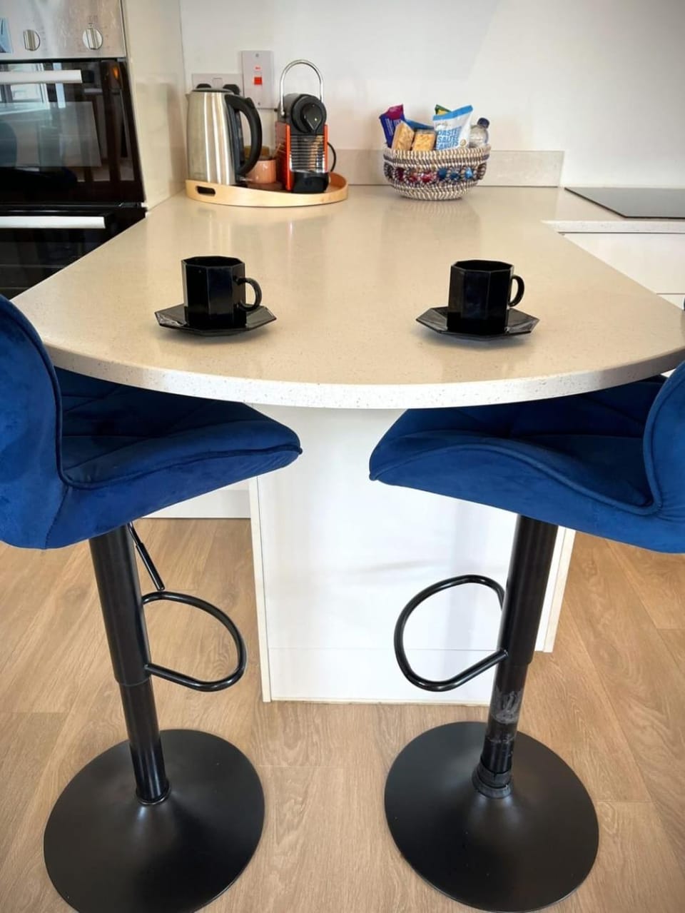 Seating area, Dining area