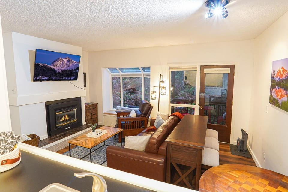 Mt Baker Den, Sleeps 4 House in Glacier