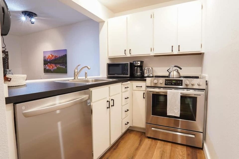 Mt Baker Den, Sleeps 4 House in Glacier