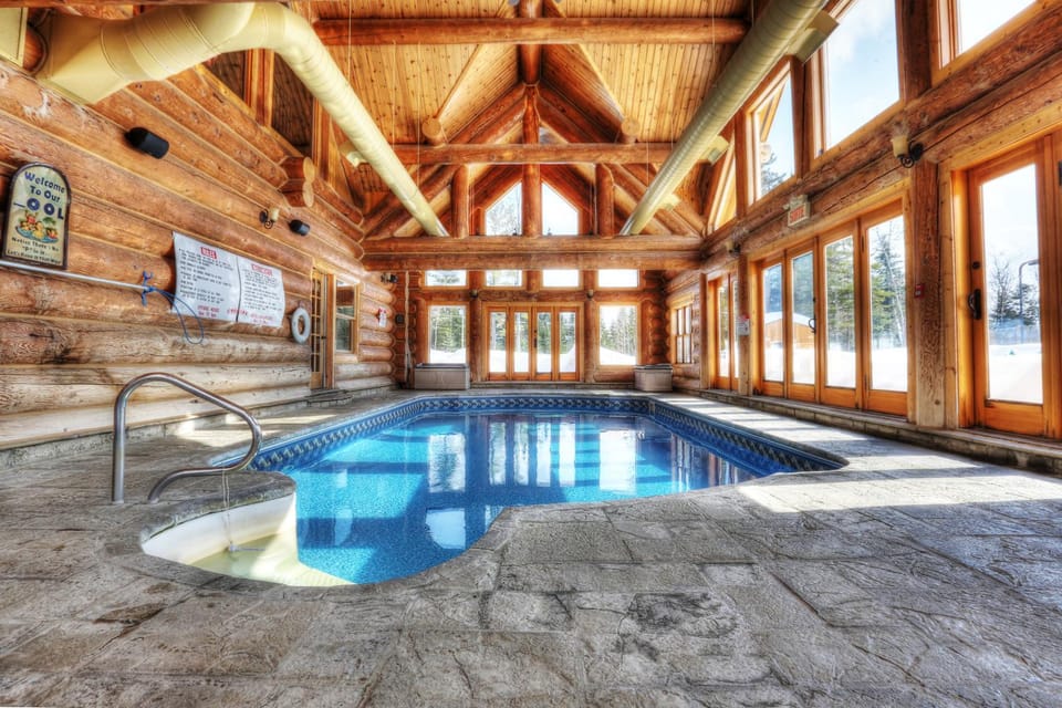 Chalet Silver Fox SPA at Fiddler's Lake Chalet in Quebec