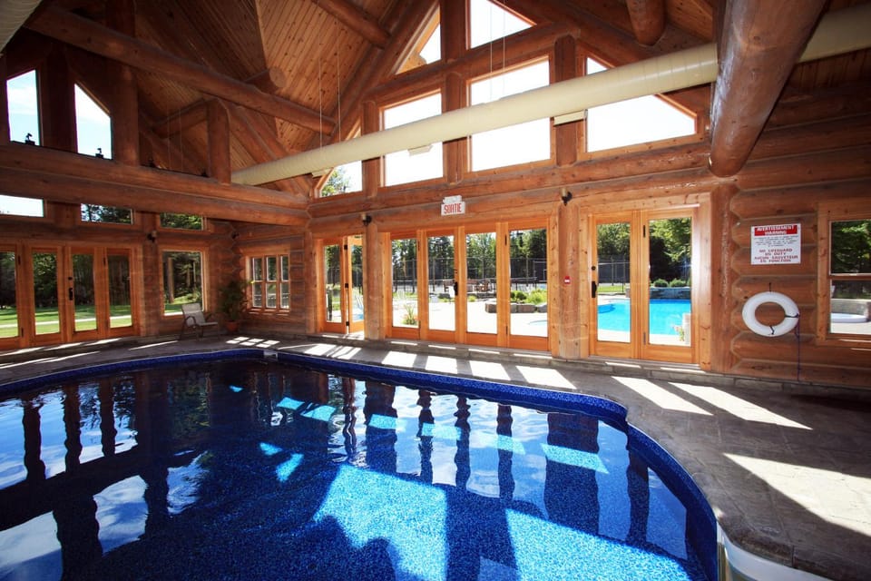 Chalet White Wolf SPA at Fiddler's Lake Chalet in Quebec