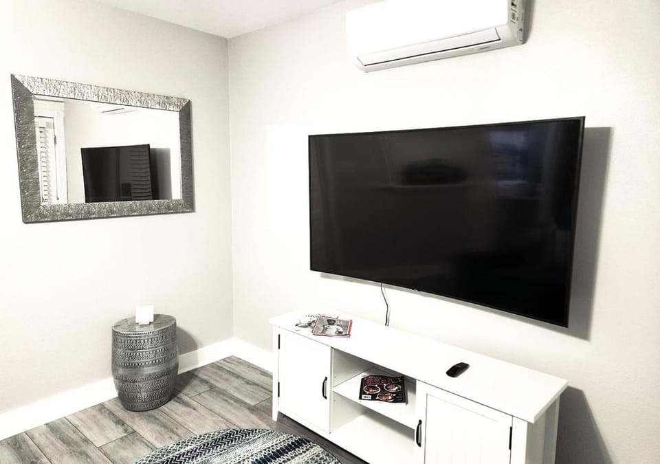 TV and multimedia, Living room, air conditioner