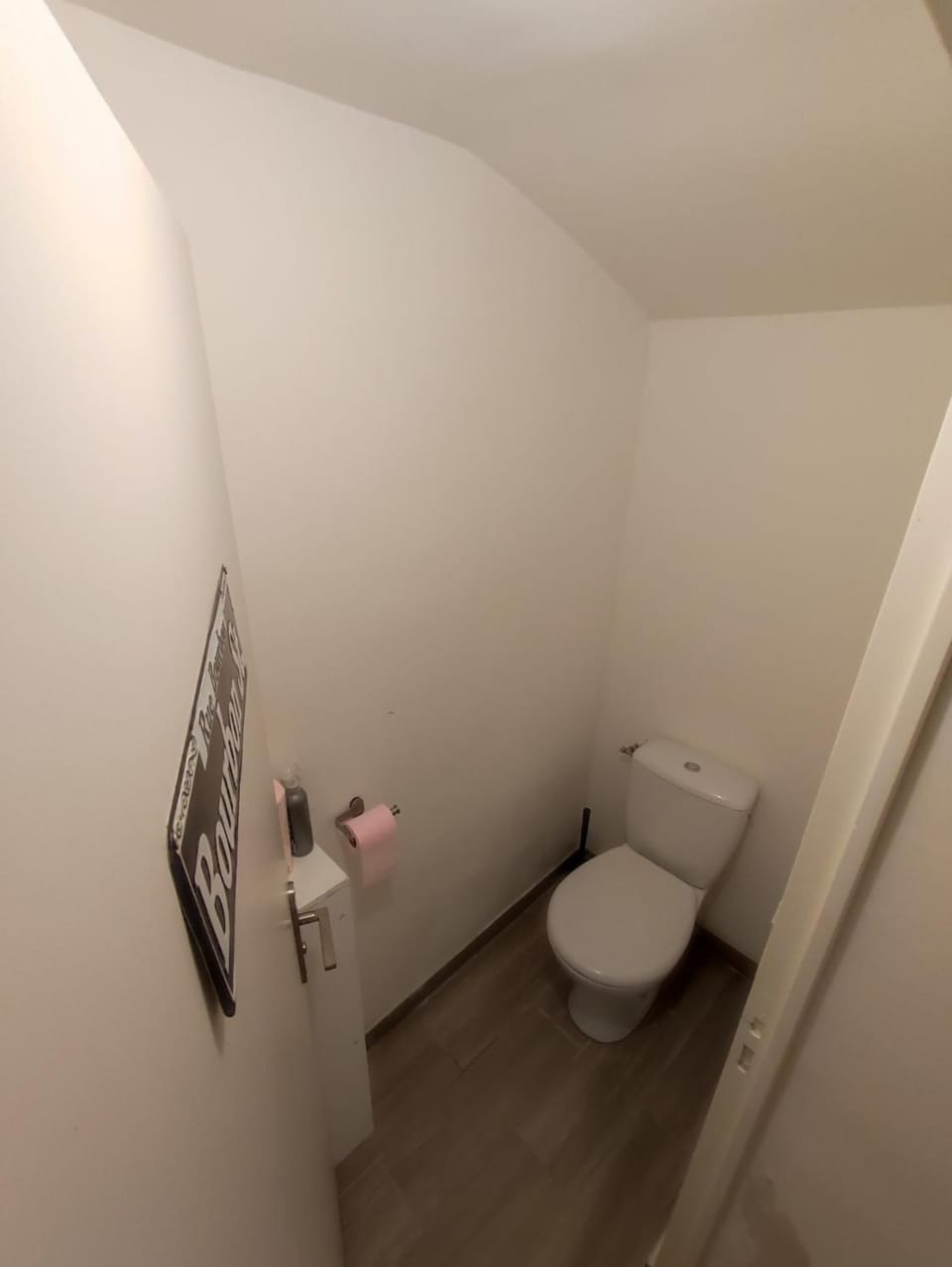 Toilet, Area and facilities