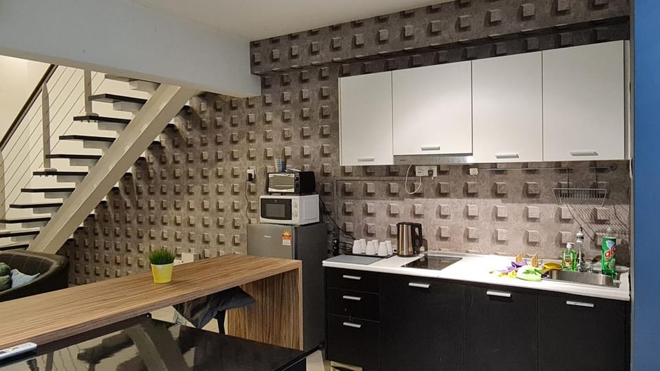 Kitchen or kitchenette, Dining area, minibar, pet friendly, stove