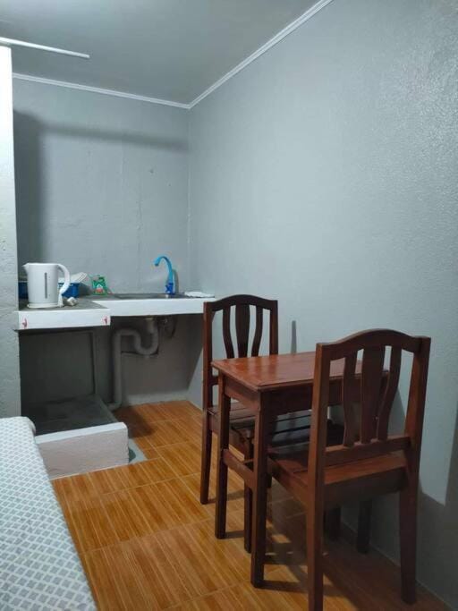 Cardo's Front Beach Room Apartment in General Luna