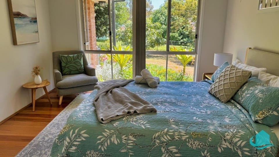 Bed, Photo of the whole room, Floor plan, Bedroom, Garden view, towels