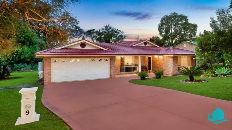 Balcolyns Beauty - Walk to Lake & Spacious Grounds House in Lake Macquarie