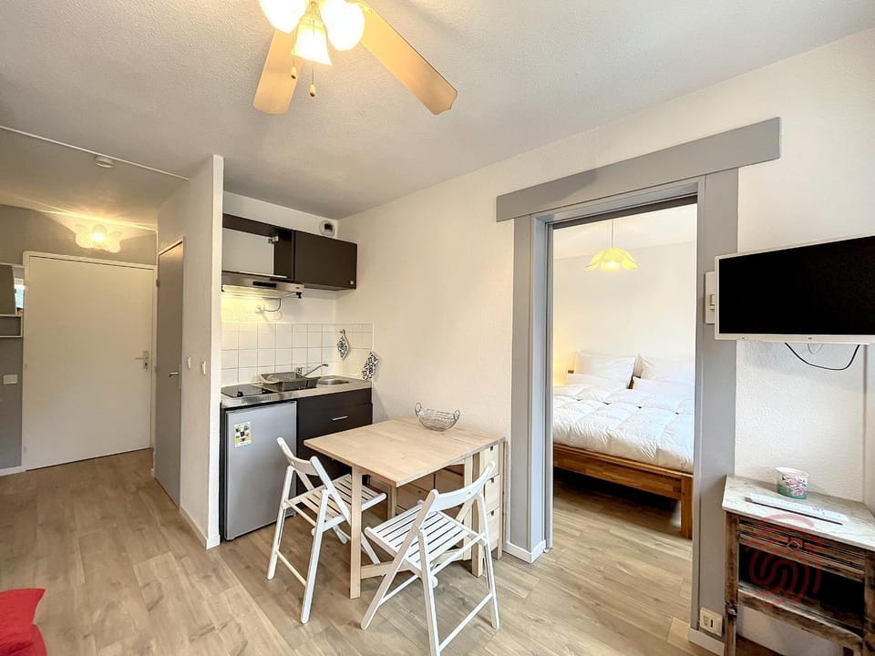 Appartement F2 avec balcon, proche des Thermes à Lamalou-les-Bains, Animaux Acceptés, Parking Gratuit - FR-1-451-166 Apartment in Occitanie
