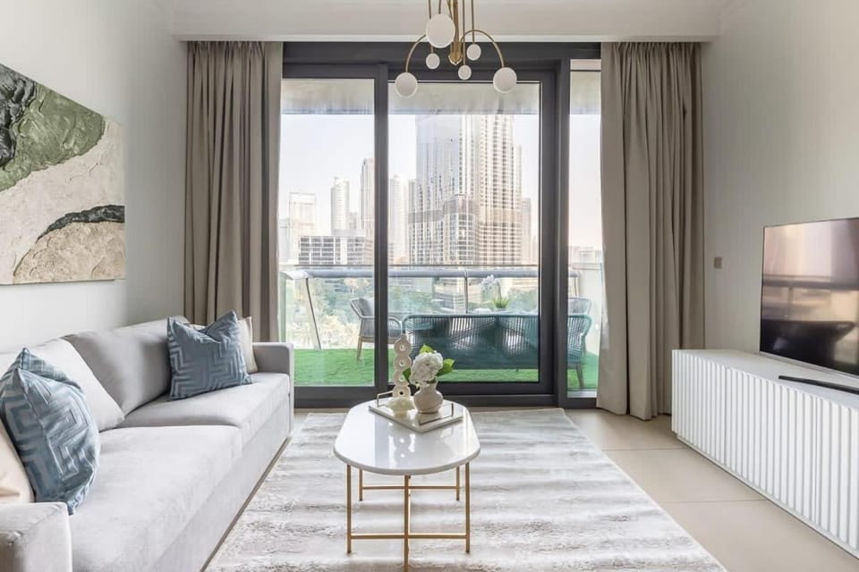 Frank Porter - Burj Vista Tower 1 Apartment in Dubai