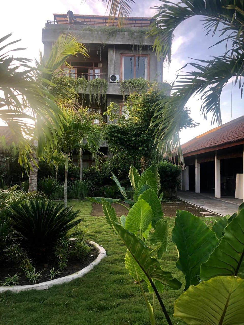 Property building, Day, Garden, Garden view