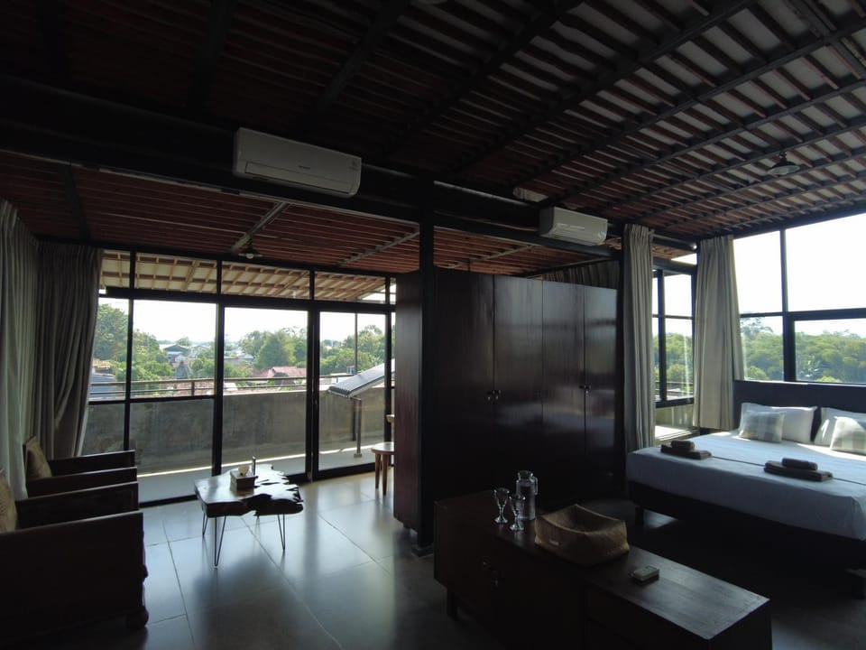 Bed, Seating area