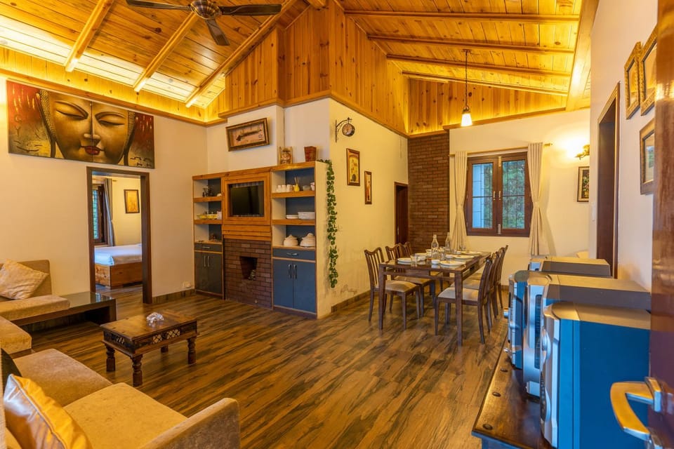 Communal lounge/ TV room, TV and multimedia, Living room, Seating area, Dining area, Evening entertainment