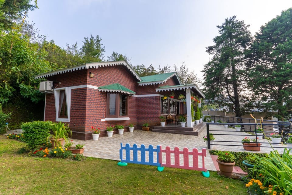 Property building, Day, Garden, Garden, Garden view, Lake view