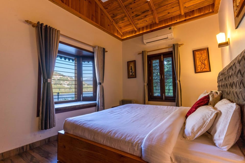 Bed, Photo of the whole room, Bedroom, towels, air conditioner