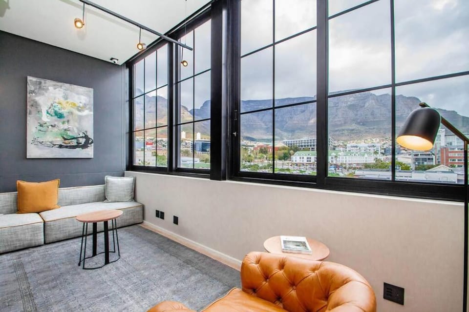 Communal lounge/ TV room, Mountain view