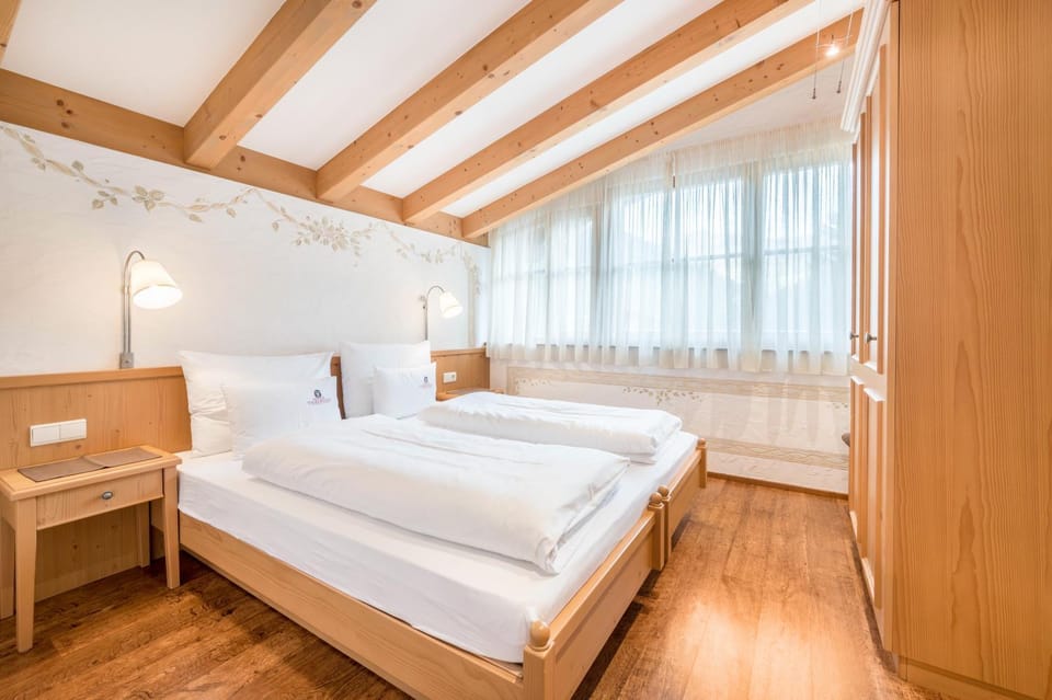Property building, Living room, Bedroom