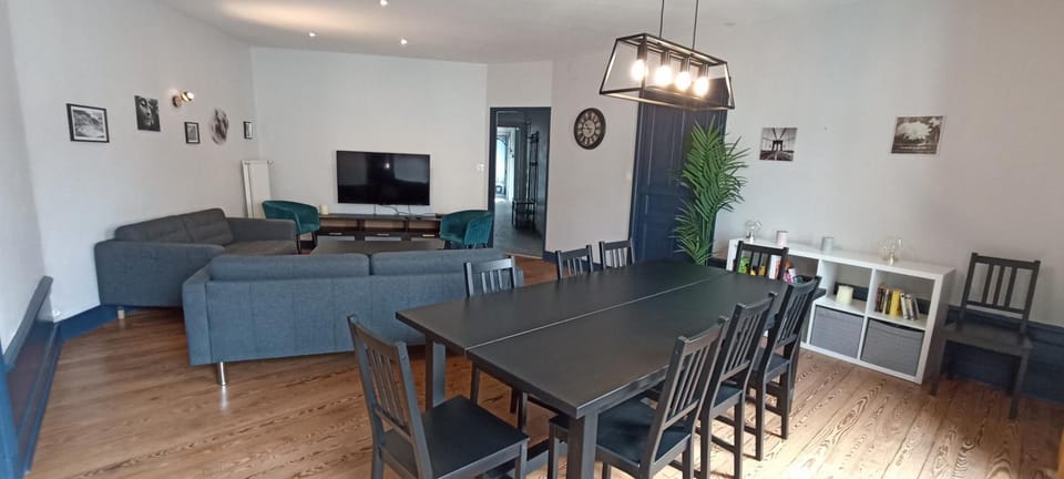 Living room, Seating area, Dining area
