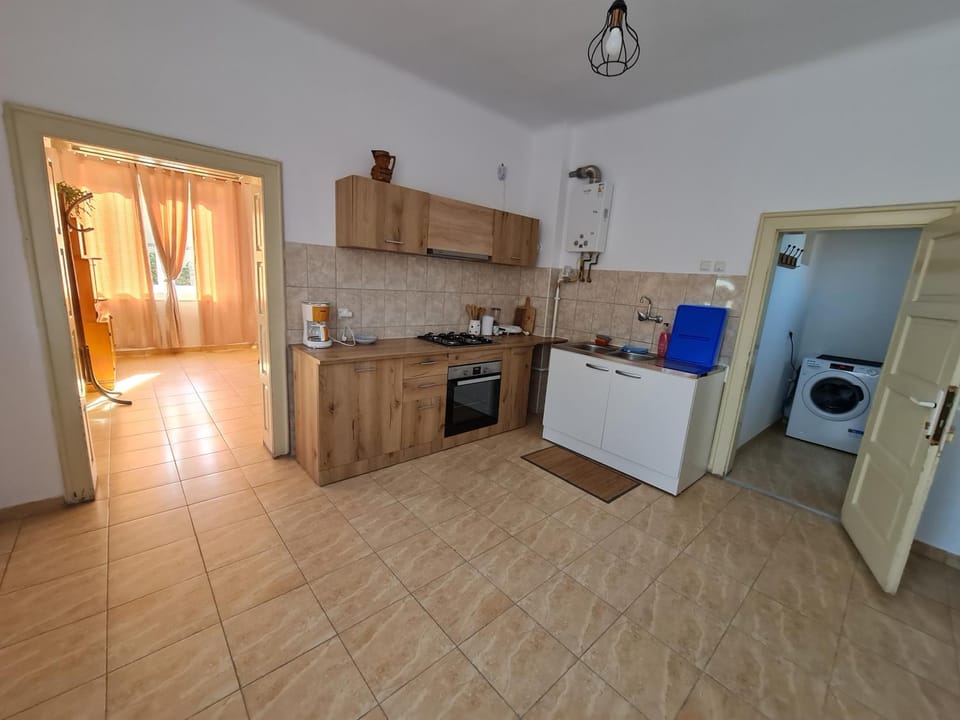Property building, Kitchen or kitchenette, kitchen