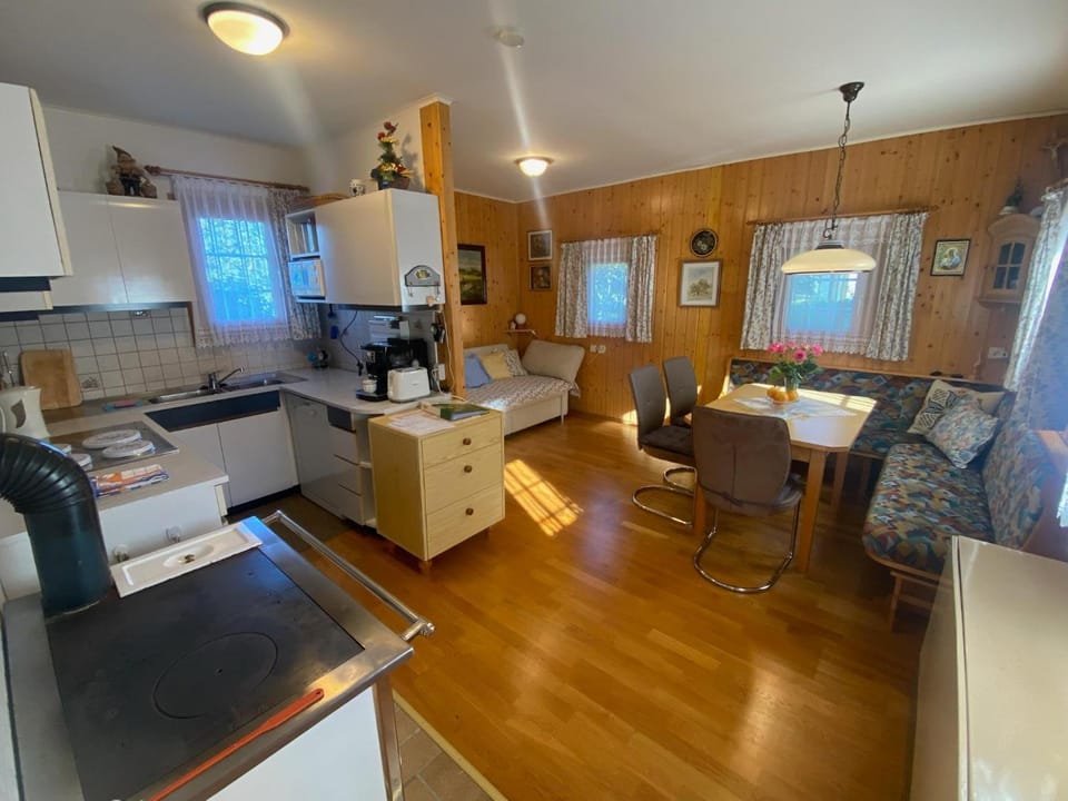Kitchen or kitchenette, Living room, Seating area, Dining area