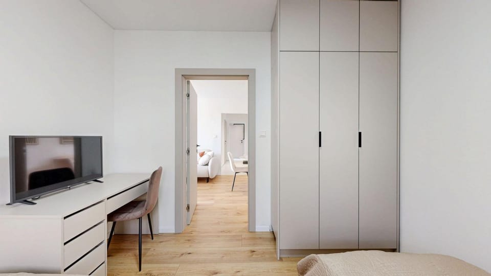 Bed, Photo of the whole room, Seating area, wardrobe