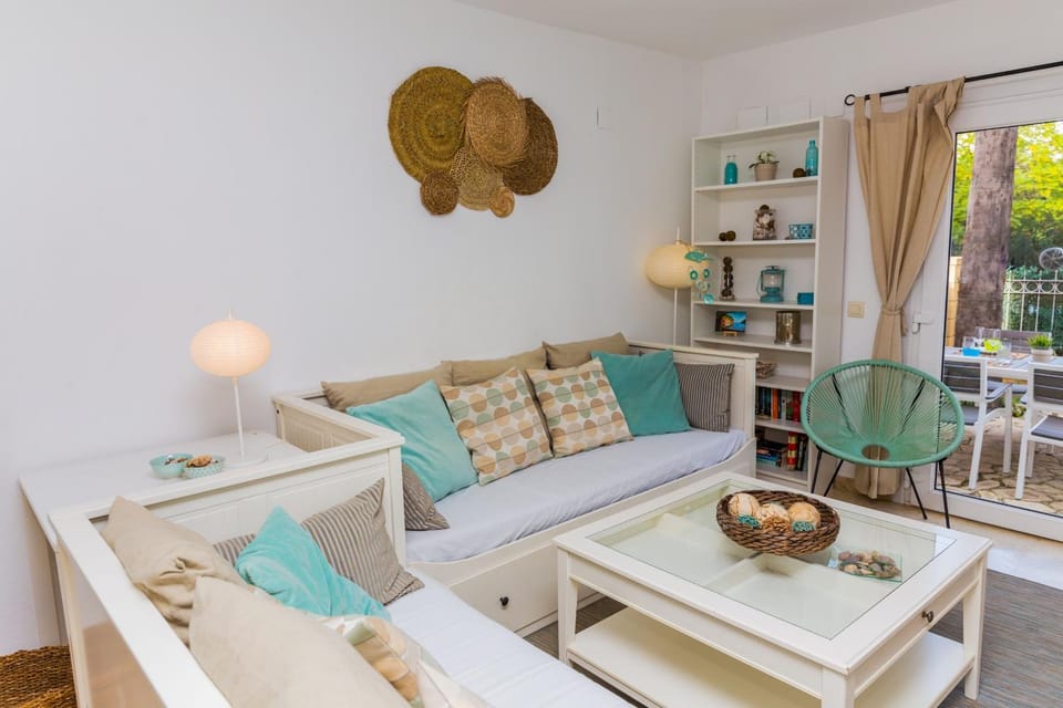 Communal lounge/ TV room, Living room