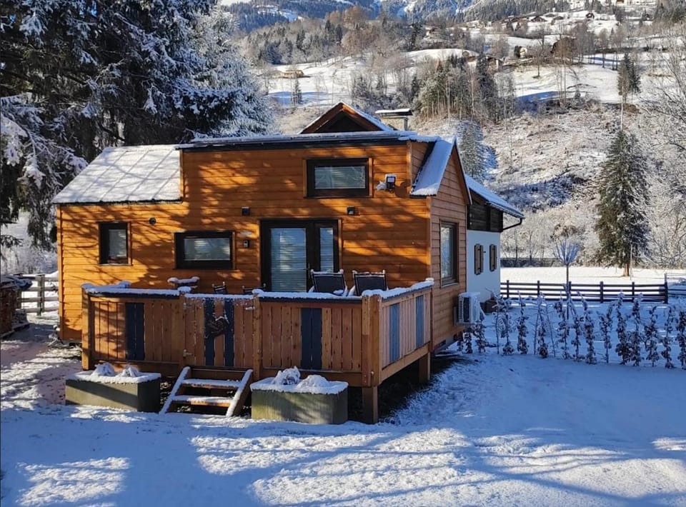 Property building, Day, Natural landscape, Winter, Mountain view