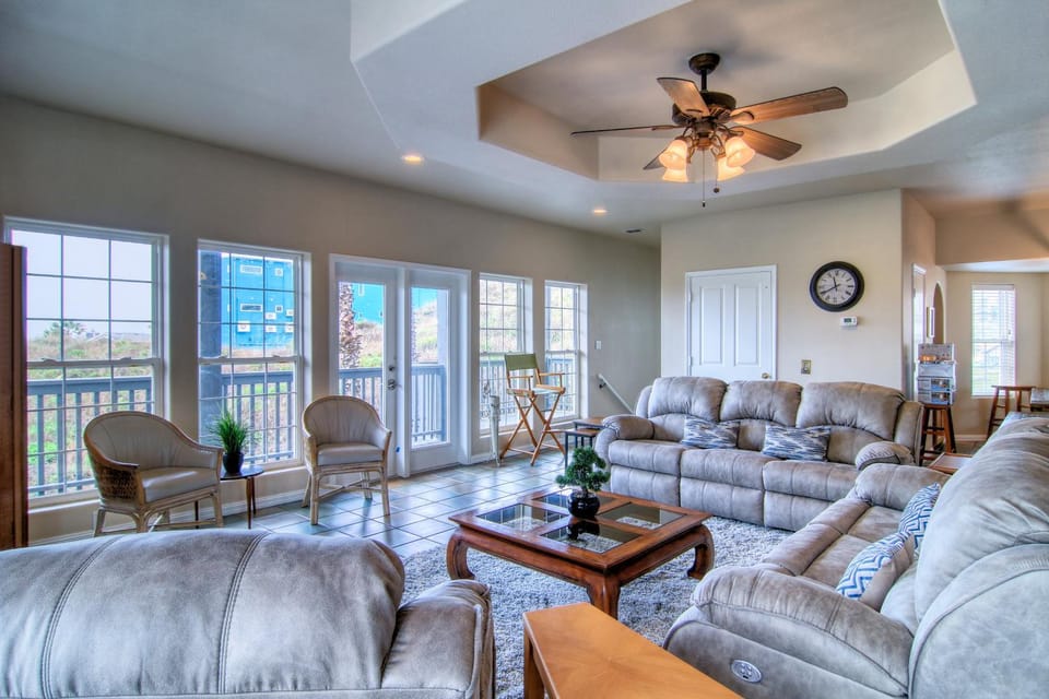 Balcony/Terrace, Living room, Seating area, Sea view, furniture