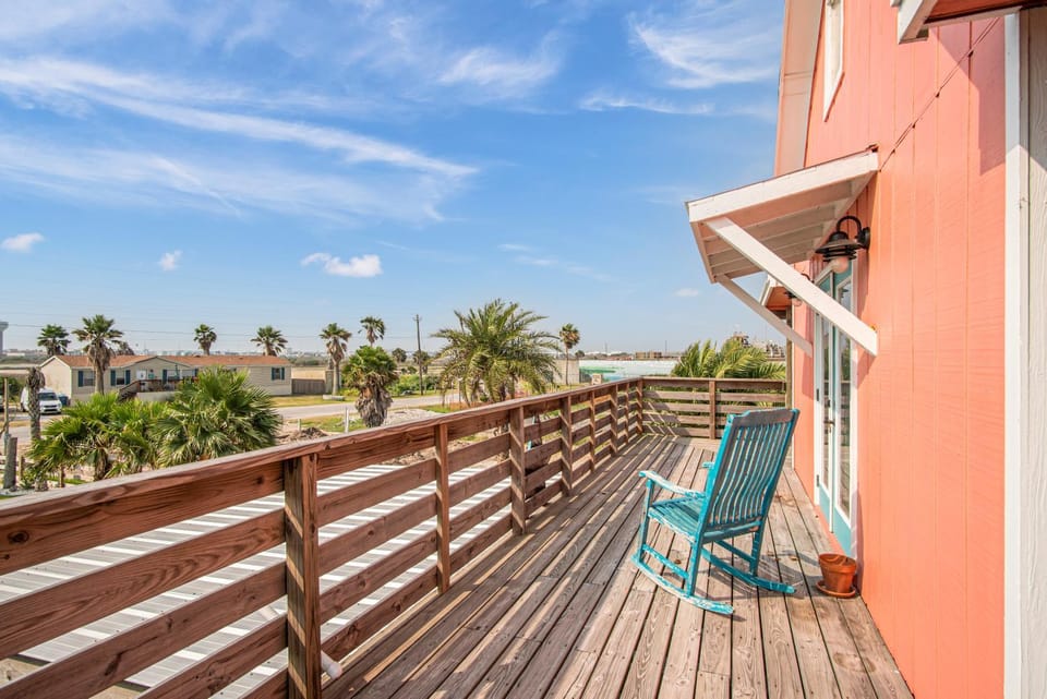Property building, Patio, Neighbourhood, Balcony/Terrace