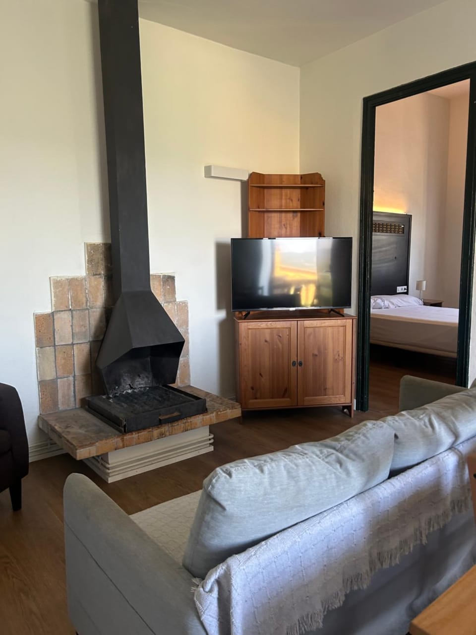 TV and multimedia, Living room, fireplace