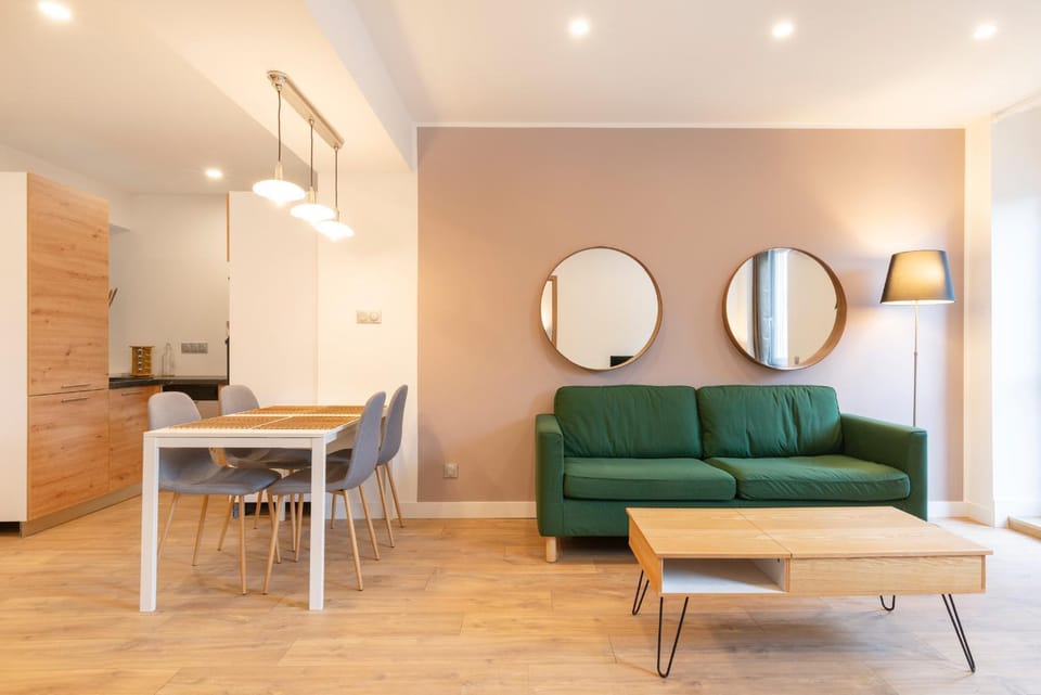 Kitchen or kitchenette, Living room, Seating area, Dining area