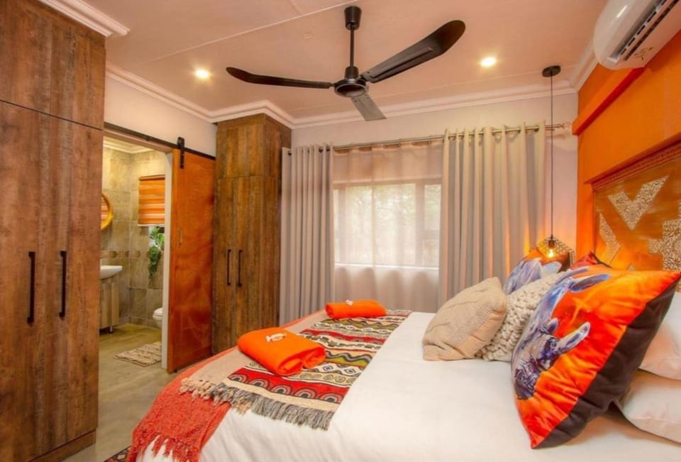 Photo of the whole room, Bedroom, fireplace, air conditioner