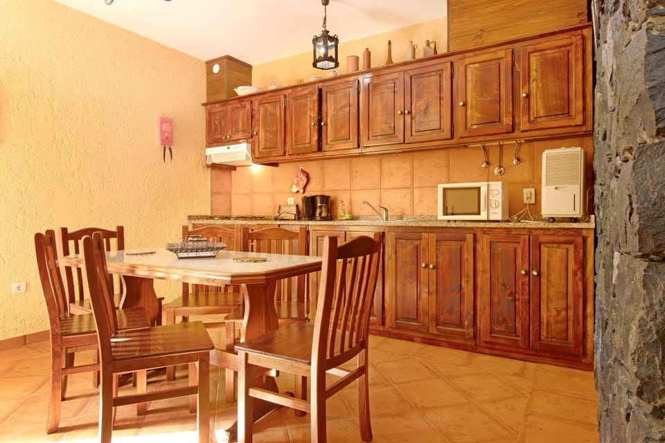 Property building, Kitchen or kitchenette, Living room