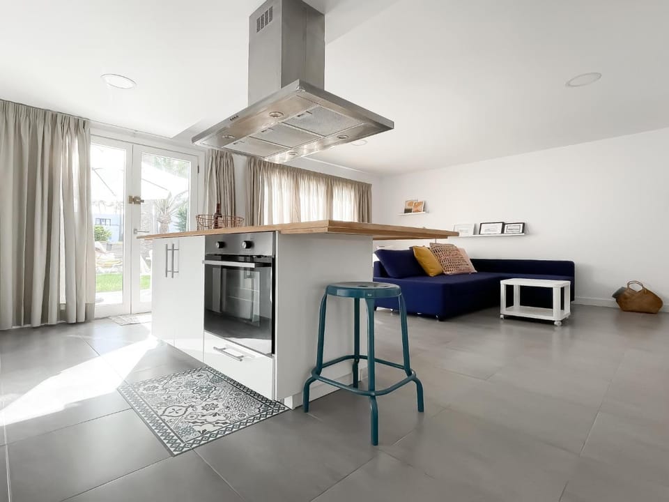 Kitchen or kitchenette, Dining area, pet friendly, stove