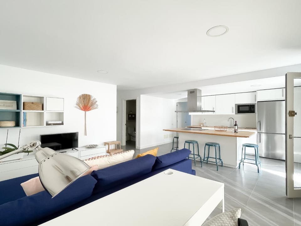 TV and multimedia, Kitchen or kitchenette, Living room, Seating area, Dining area, minibar, stove