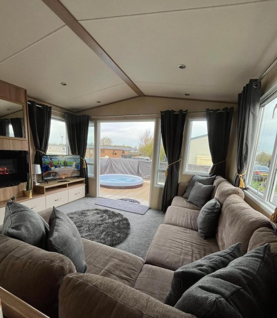 Hot tub breaks Fairways Tattershall lakes House in Tattershall