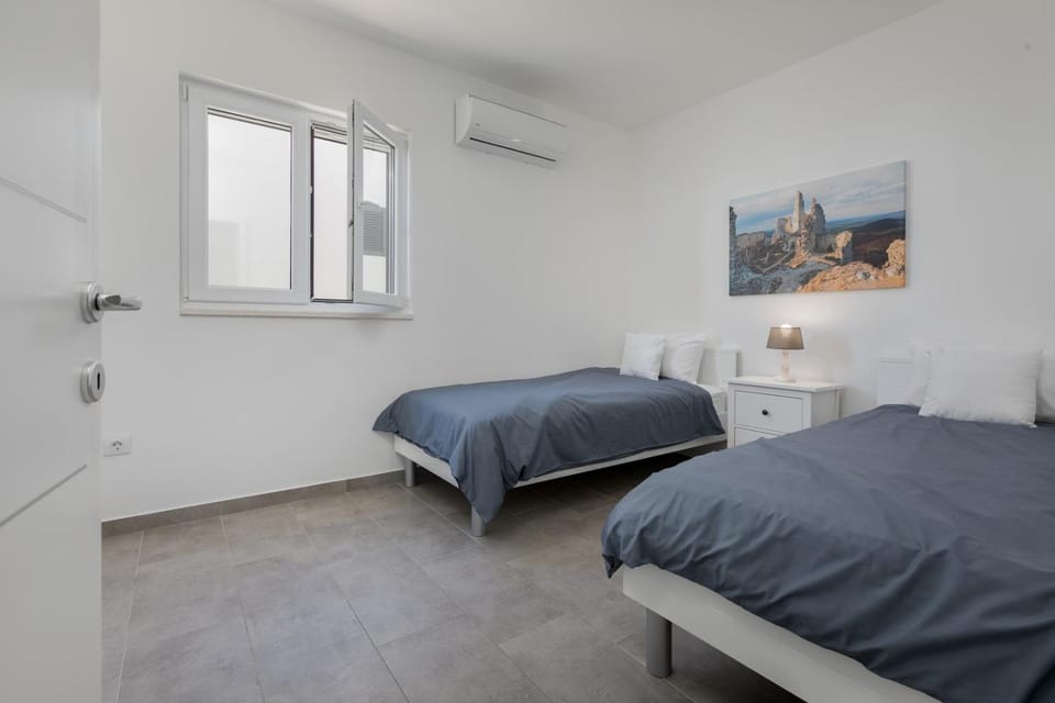 The view & art gallery apartment, free parking Apartment in Makarska