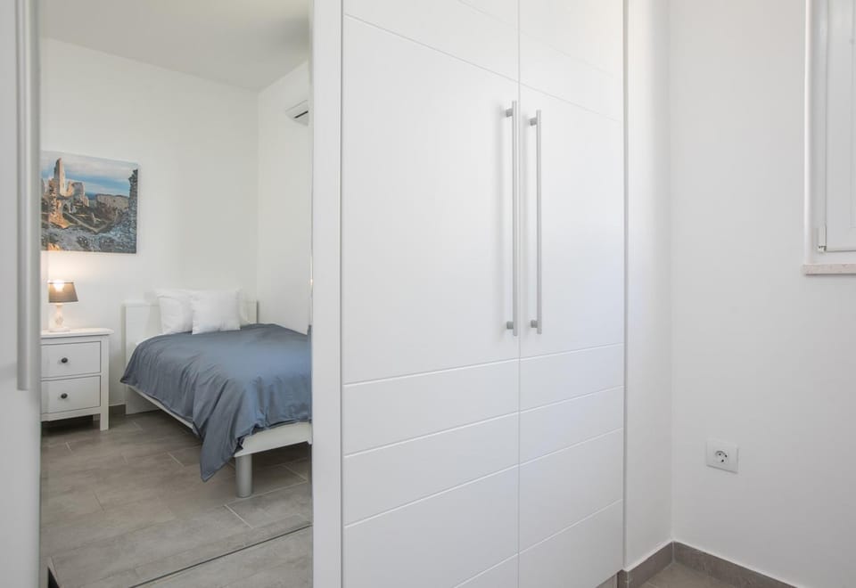 The view & art gallery apartment, free parking Apartment in Makarska