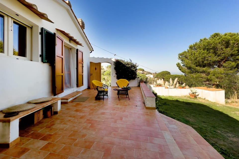 Property building, Day, Garden, View (from property/room), Balcony/Terrace, Garden view