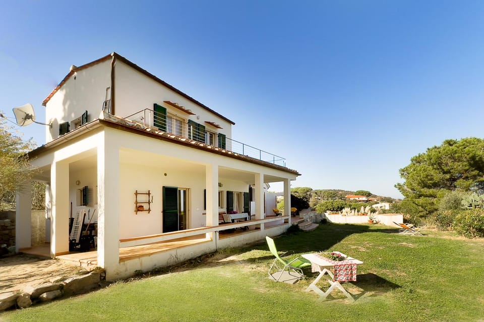 Property building, Day, Natural landscape, Garden, Garden view
