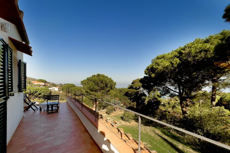 Property building, Day, Natural landscape, View (from property/room), Balcony/Terrace
