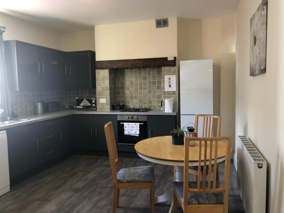 Kitchen or kitchenette, Dining area, Communal kitchen, dishwasher, minibar, pet friendly, stove, toaster, kitchen, Internal: Not applicable to any particular room